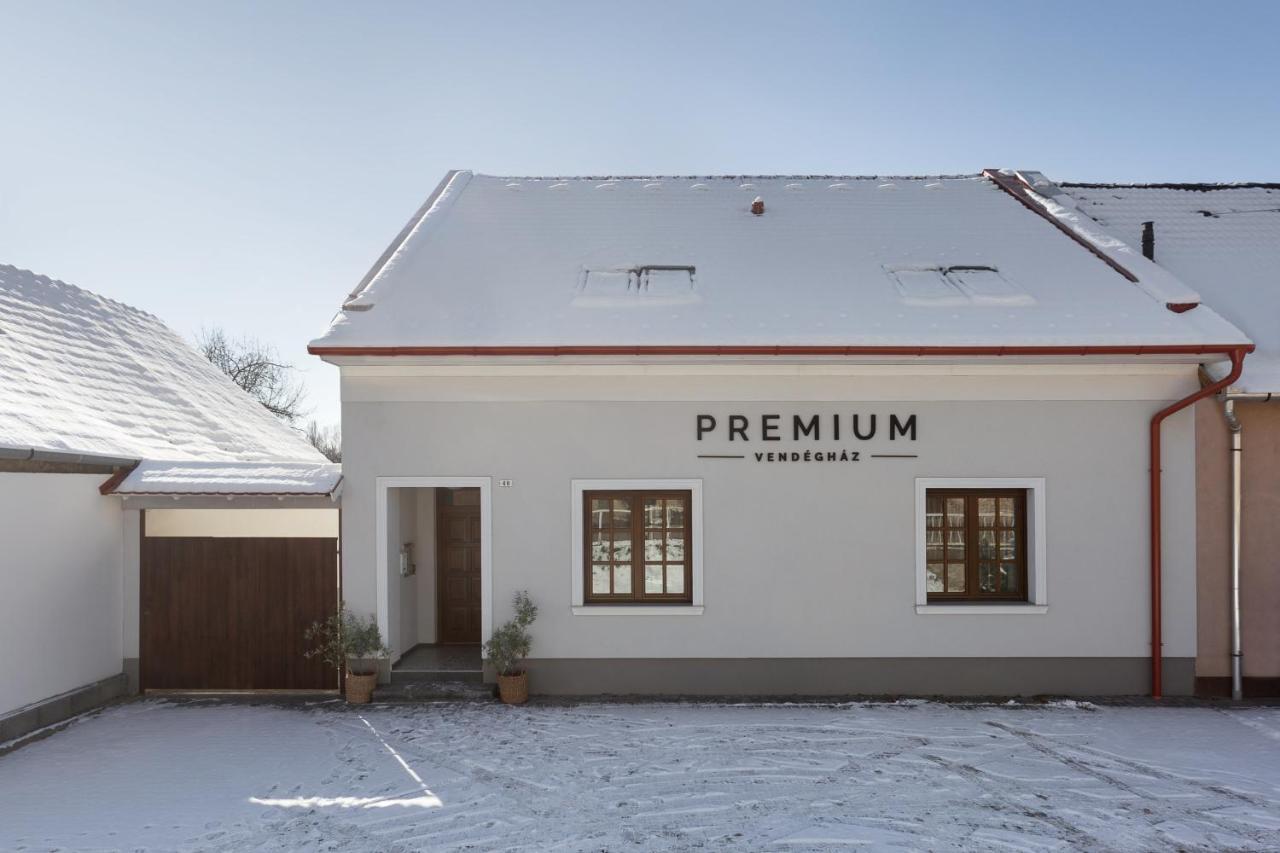 Premium Vendégház Eger Esterno foto
